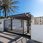Villa Charming On The Seafront