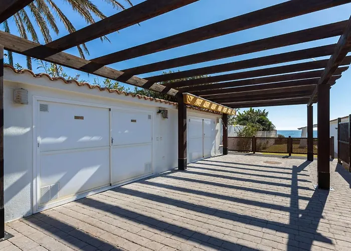 Charming On The Seafront Willa *