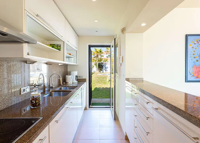 Charming On The Seafront Marbella