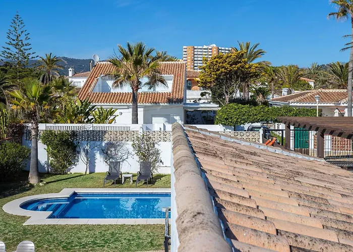 Charming On The Seafront Willa Marbella