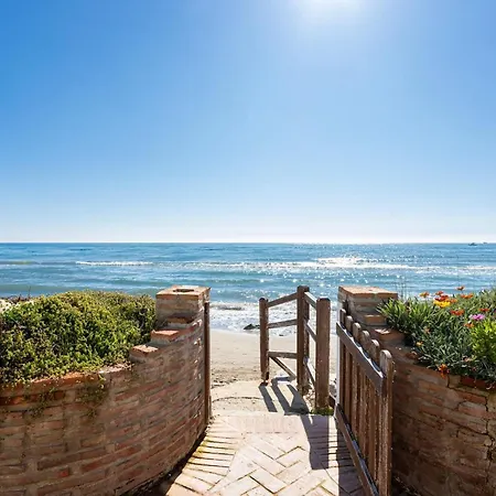 Charming On The Seafront וילה